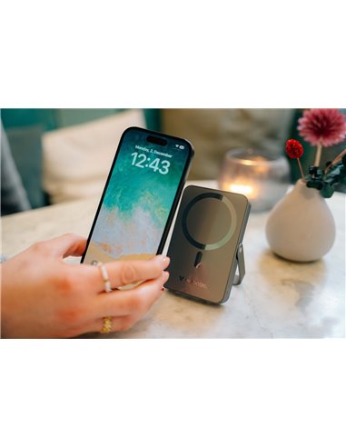 Магнитный беспроводной пауэрбанк с подставкой Verbatim Charge'n'Go / 10000 mAh / Gray