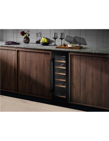 Dulap pentru vin Electrolux EWUS020B5B, Negru