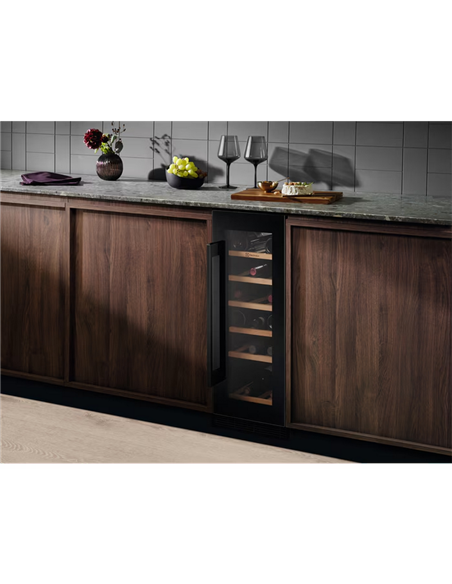 Dulap pentru vin Electrolux EWUS020B5B, Negru