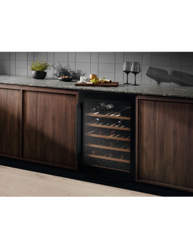 Dulap pentru vin Electrolux EWUS052B5B, Negru