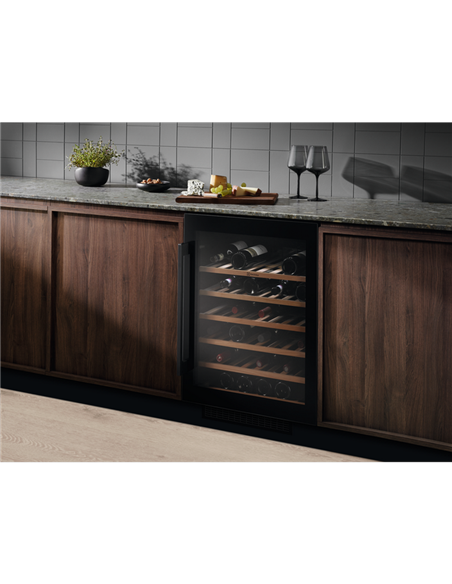 Dulap pentru vin Electrolux EWUS052B5B, Negru